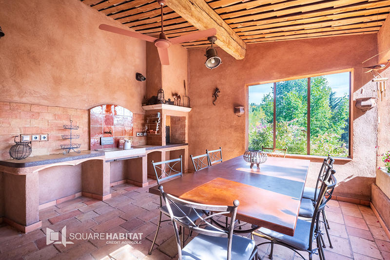 Maison - 254 m² - 8 pièces