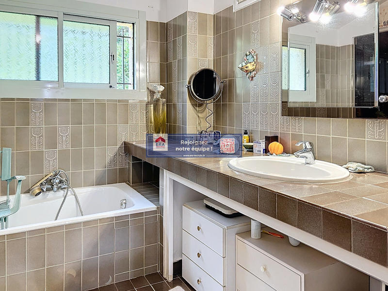 Maison - 270 m² - 5 pièces