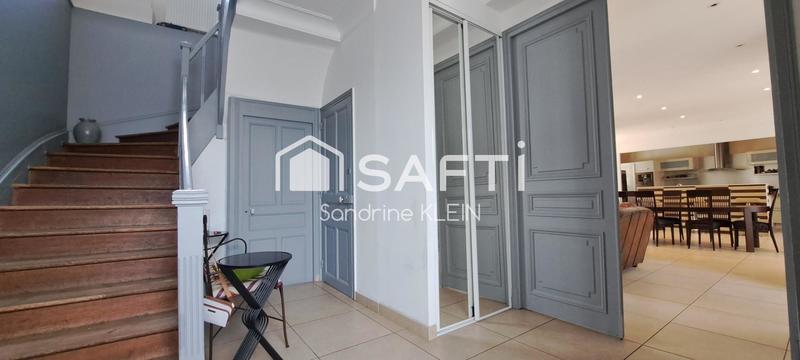 Maison - 217 m² - 6 pièces