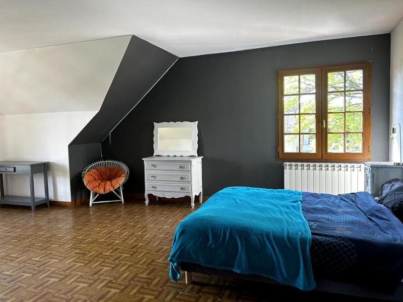 Maison traditionnelle - 281 m² - 9 pièces