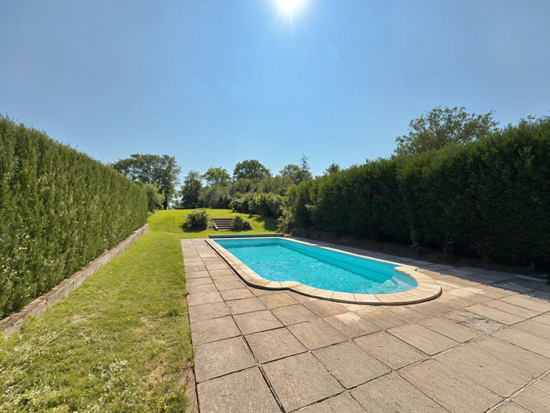 Maison - 269 m² - 9 pièces