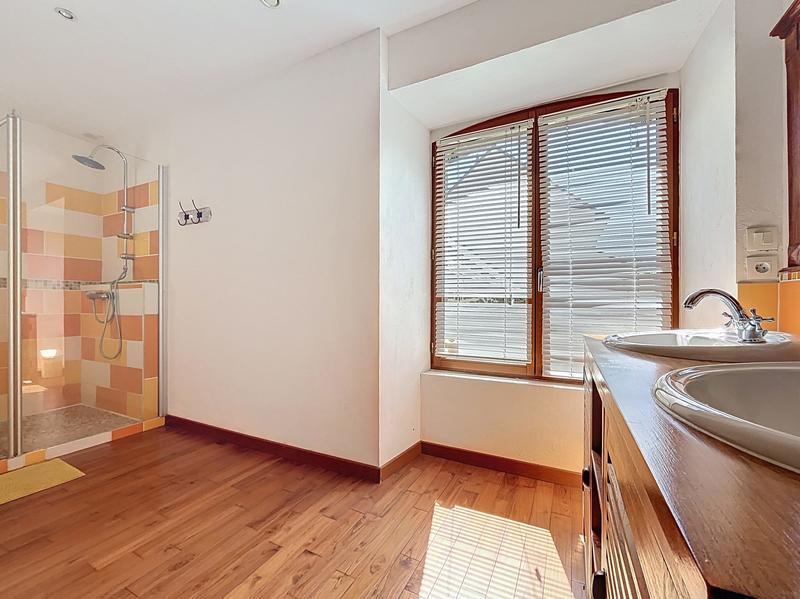 Maison ancienne - 210 m² - 8 pièces