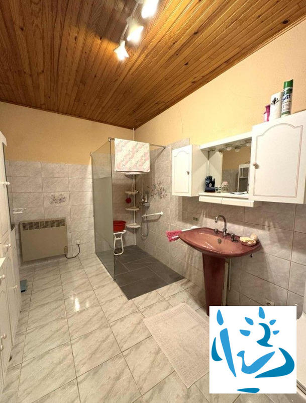 Maison - 265 m² - 18 pièces