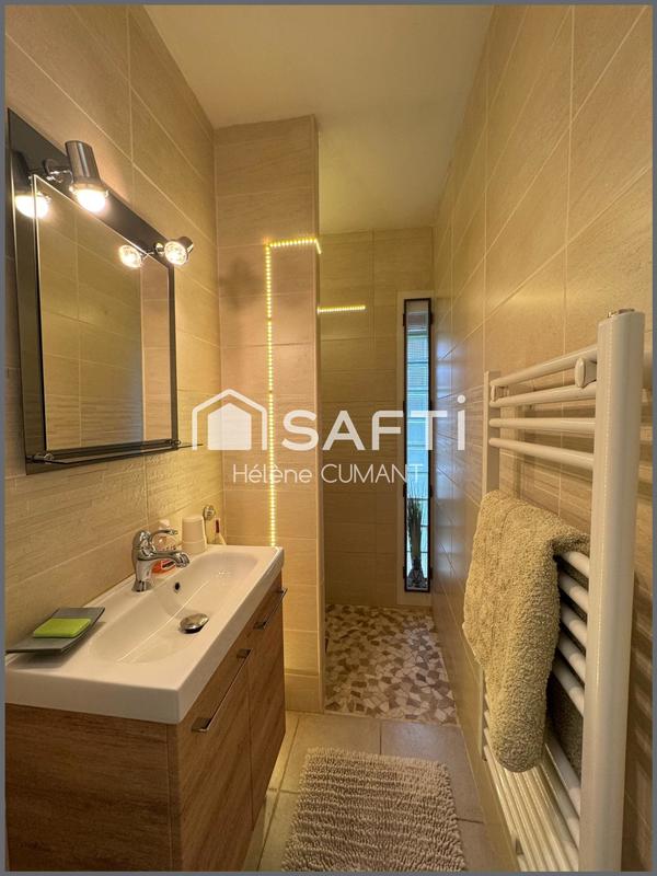 Maison - 215 m² - 9 pièces