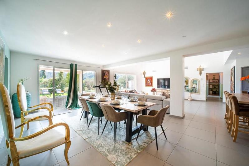 Villa - 250 m² - 8 pièces