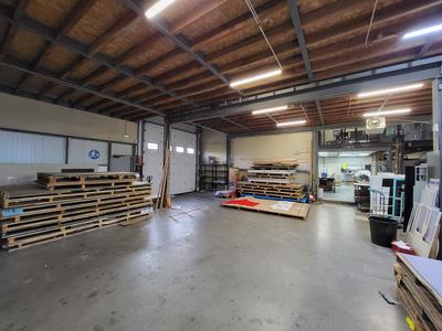 Entrepôt - 1 200 m²