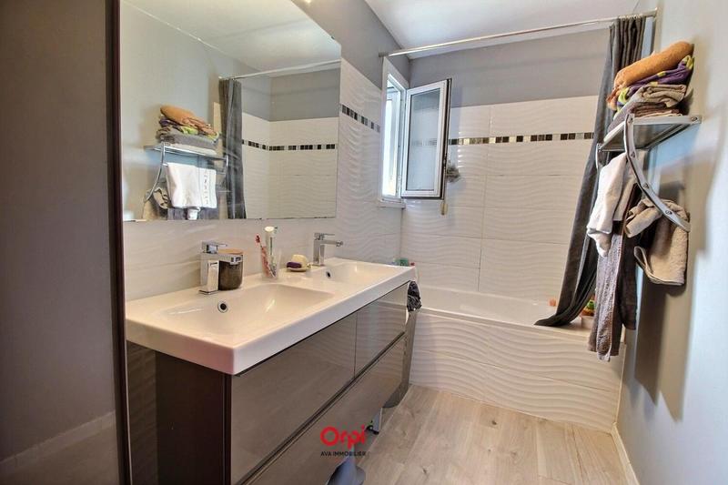 Appartement - 80 m² - 4 pièces