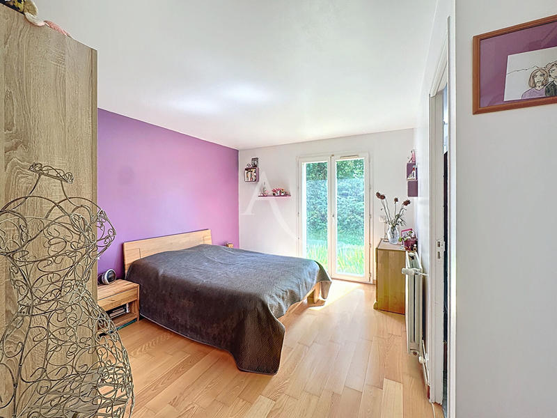 Maison - 240 m² - 8 pièces