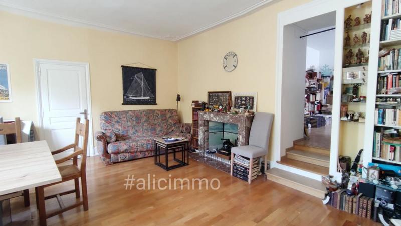 Maison - 360 m² - 10 pièces