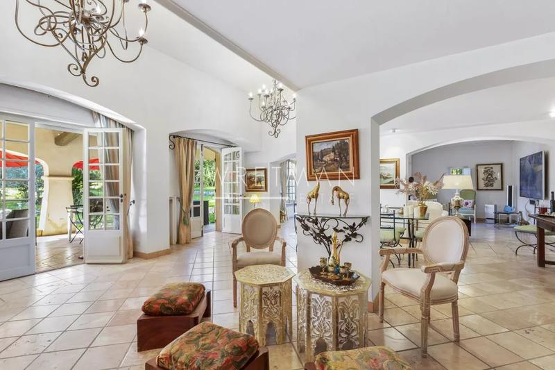 Villa - 252 m² - 5 pièces