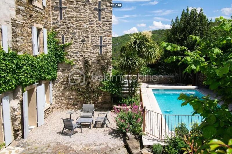 Demeure - 190 m² - 7 pièces