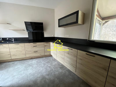 Maison - 202 m² - 5 pièces