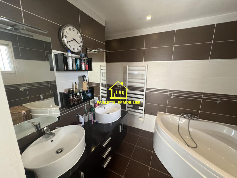 Maison traditionnelle - 200 m² - 4 pièces