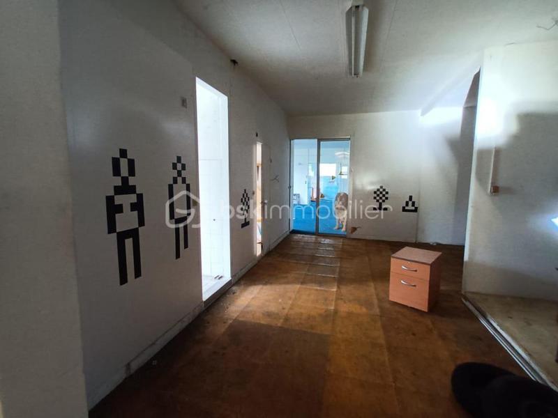 Local d'activité / Entrepôt - 1 600 m² - 20 pièces