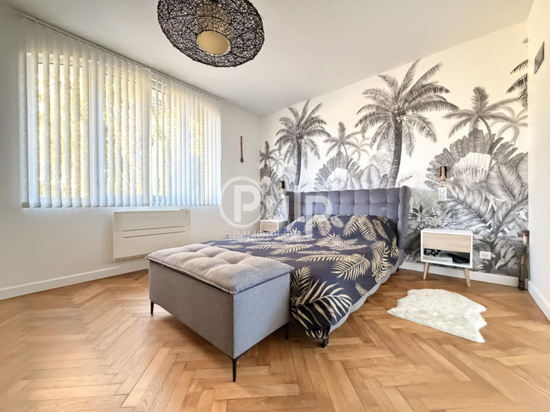 Maison - 300 m² - 10 pièces