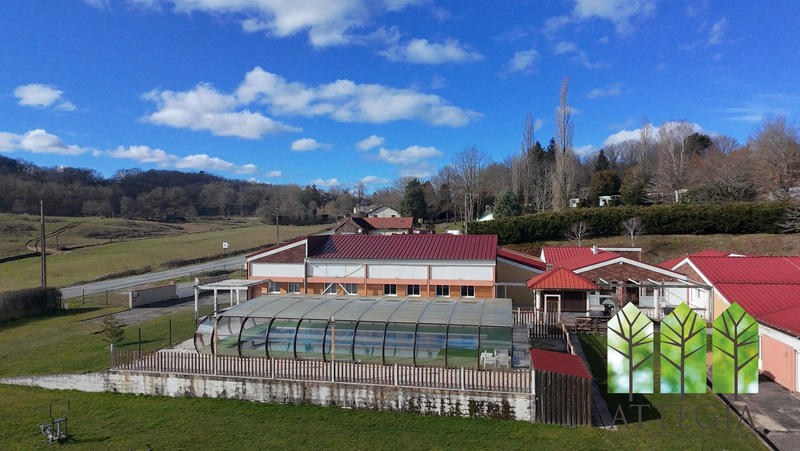 Maison - 966 m² - 20 pièces