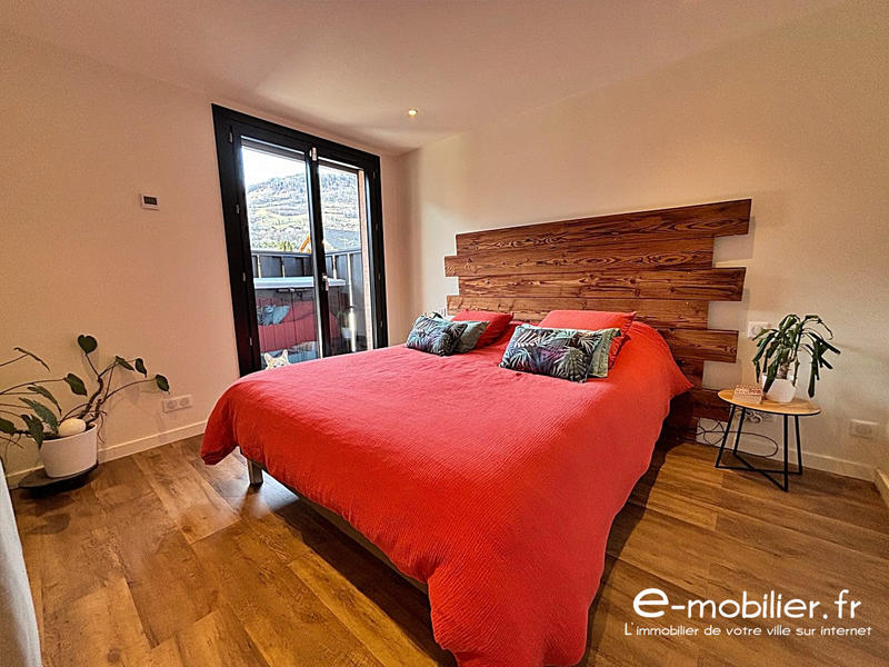 Maison - 237 m² - 7 pièces