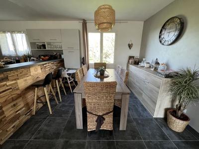 Maison traditionnelle - 111 m² - 5 pièces