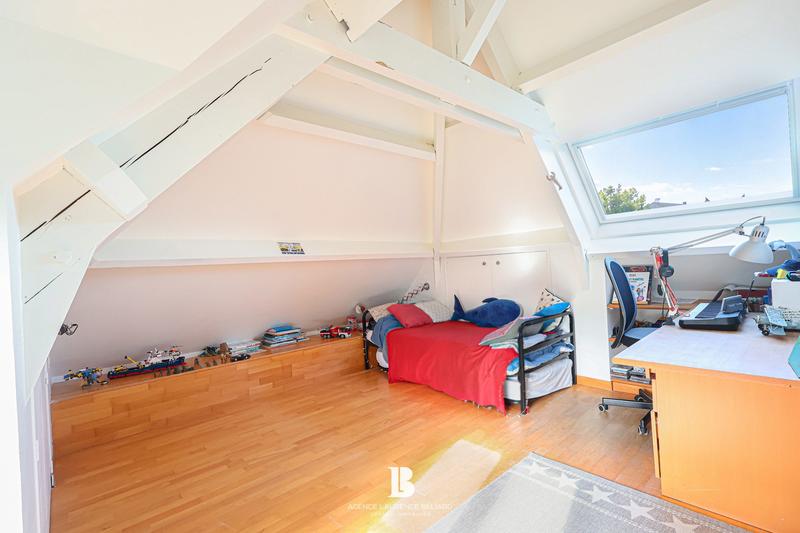 Maison - 218 m² - 9 pièces