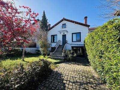 Maison - 200 m² - 6 pièces