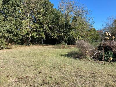 Terrain constructible - 900 m²