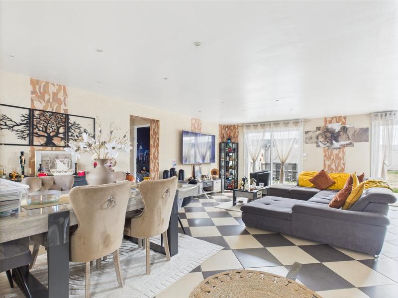 Maison - 180 m² - 9 pièces