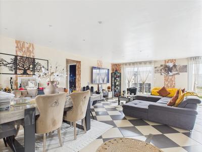 Maison - 180 m² - 9 pièces