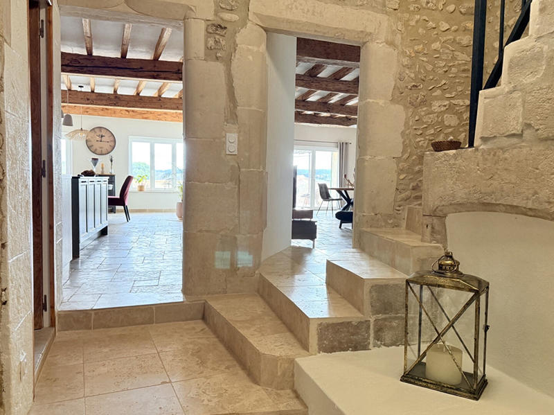 Maison - 238 m² - 9 pièces