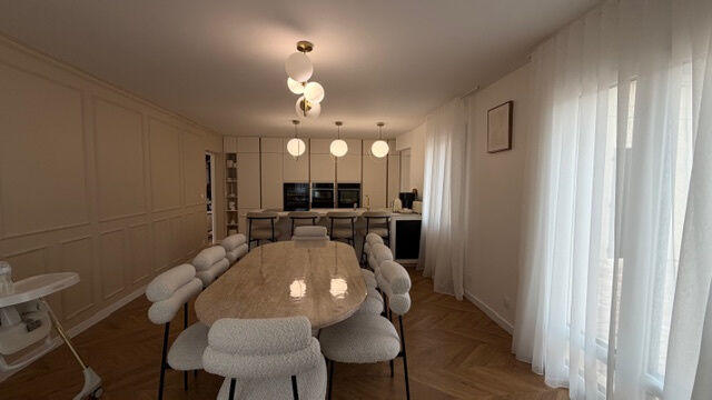 Maison - 290 m² - 9 pièces