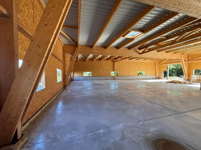 Maison - 550 m² - 4 pièces