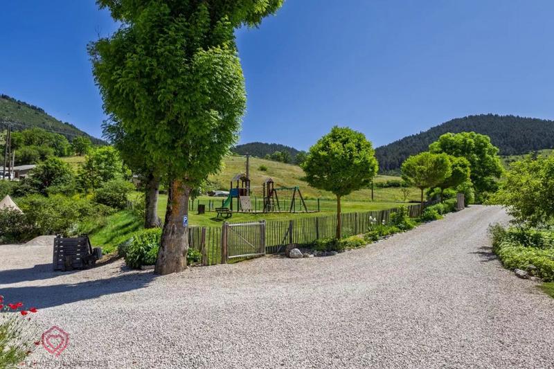 Propriété - 500 m² - 17 pièces