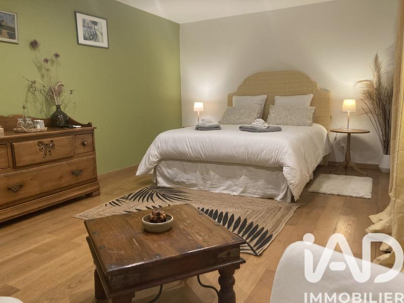 Maison - 896 m² - 27 pièces