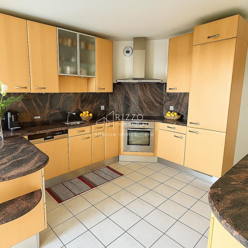 Appartement - 143 m² - 4 pièces