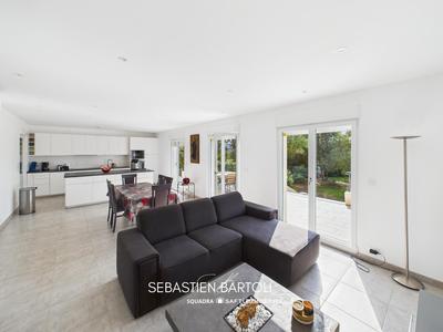 Maison - 208 m² - 4 pièces