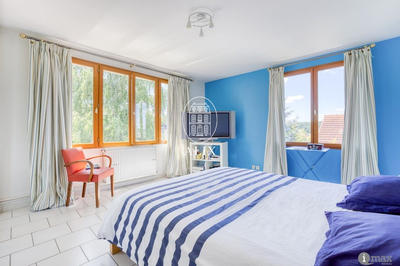 Maison traditionnelle - 209 m² - 10 pièces