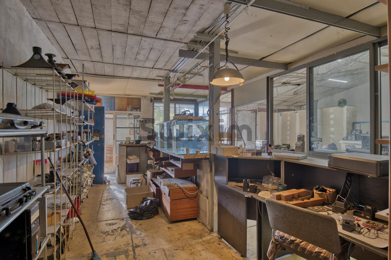 Local commercial - 300 m² - 4 pièces