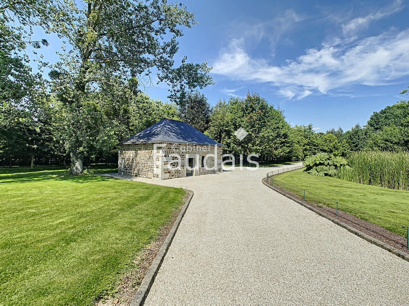 Propriété - 450 m² - 10 pièces