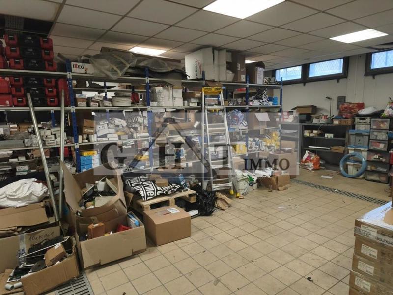 Entrepôt - 1 240 m²