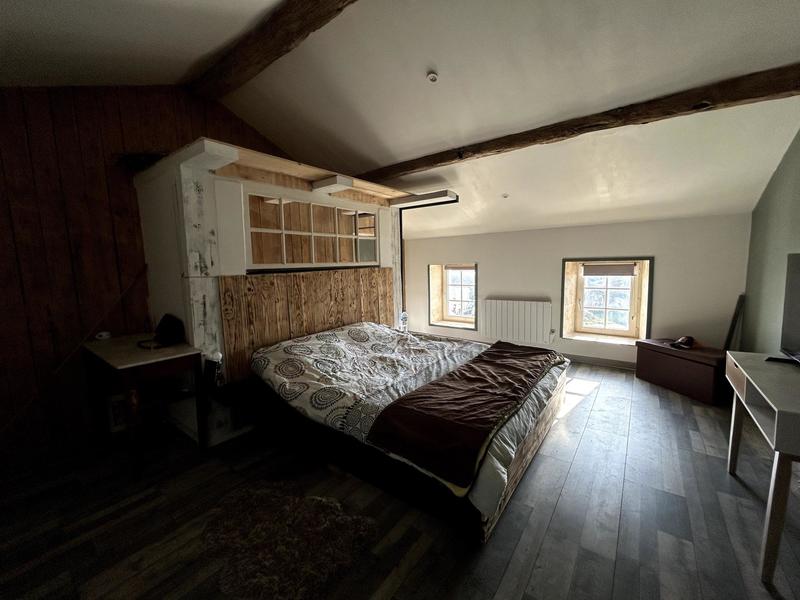 Maison - 240 m² - 8 pièces