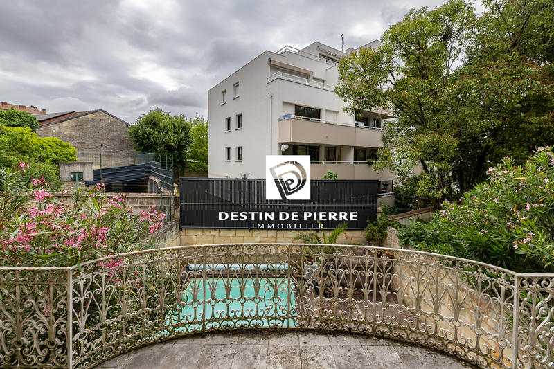 Maison - 240 m² - 8 pièces