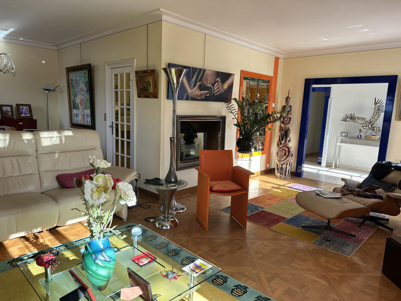 Propriété - 240 m² - 6 pièces