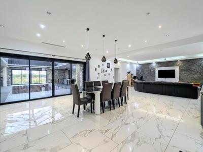 Maison - 332 m² - 6 pièces