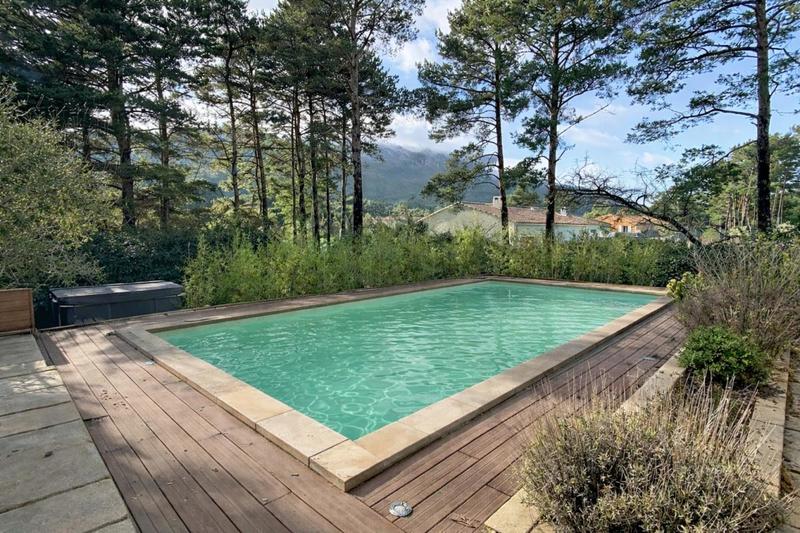 Maison - 200 m² - 6 pièces