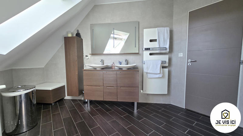 Maison - 199 m² - 8 pièces