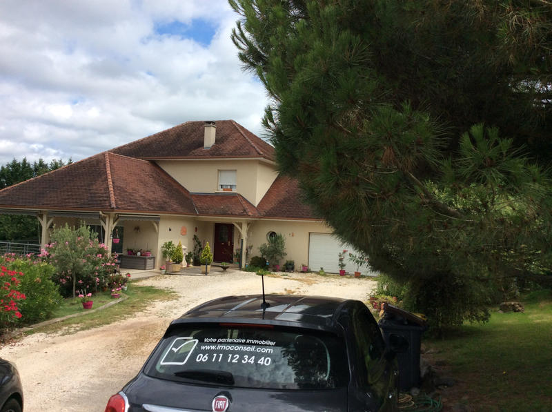 Maison - 163 m² - 8 pièces