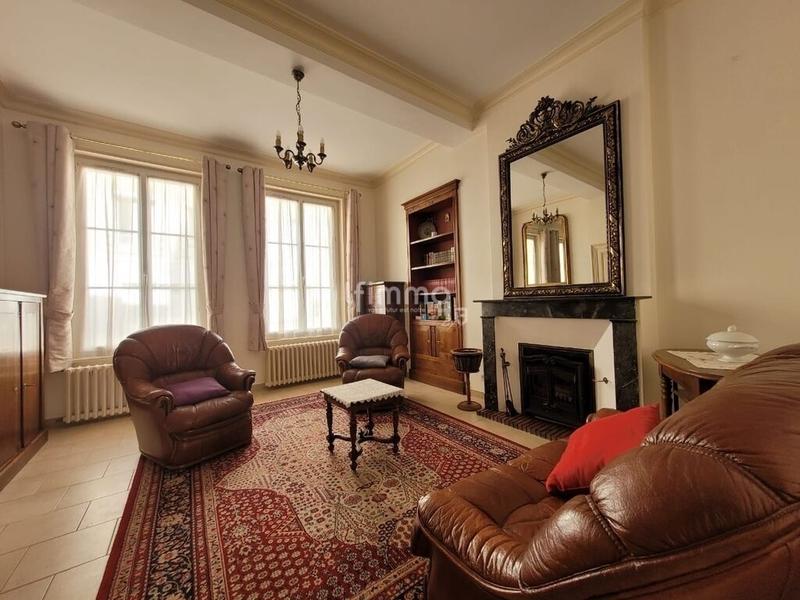 Maison - 205 m² - 11 pièces