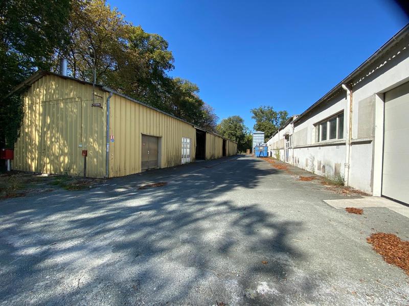 Local commercial - 3 257 m² - 12 pièces