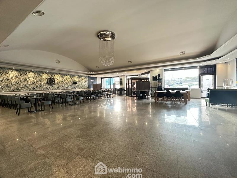 Local commercial - 372 m² - 8 pièces
