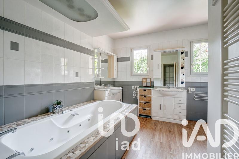 Maison - 200 m² - 9 pièces