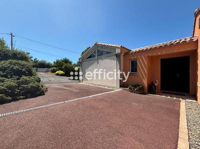 Maison - 220 m² - 6 pièces